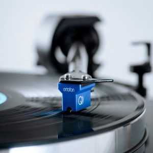 X8 turntable closeup view of tonearm with needle on the Record