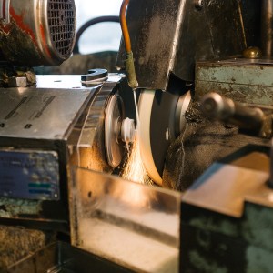 X8 Plattenspieler Produktion in Werkstatt